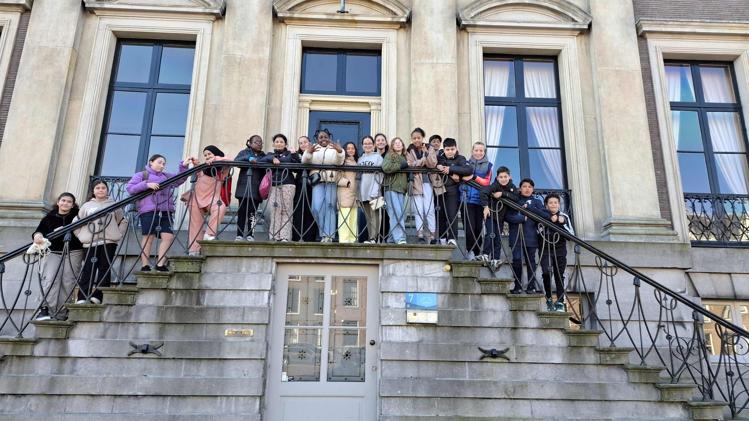 Kinderen tijdens een activiteit van Kinderuniversiteit Haarlem