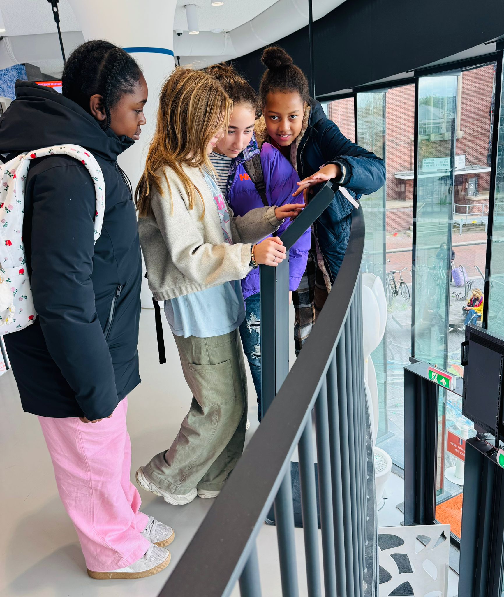 Leerlingen tijdens een activiteit van Kinderuniversiteit Haarlem