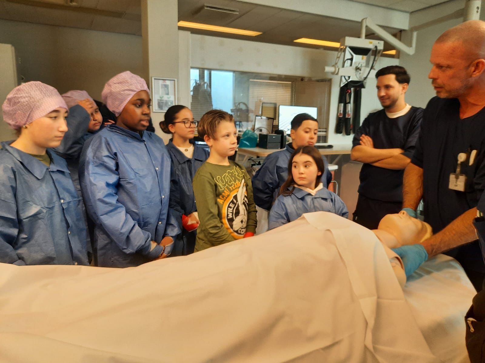 Kinderen ontdekken de medische wereld tijdens een bezoek met Kinderuniversiteit Haarlem